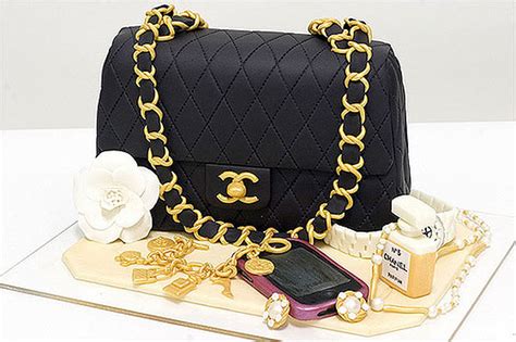 bolo em formato de bolsa chanel|52 ideias de Channel cake .